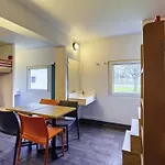 Hotelf1 Courtaboeuf *