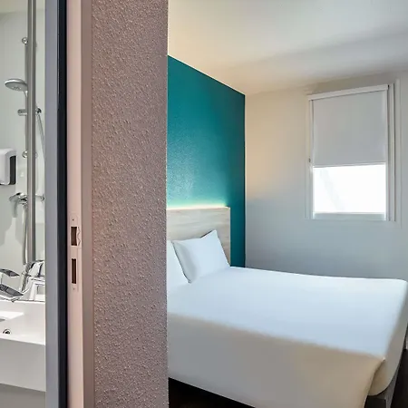Hotelf1 Courtaboeuf Otel